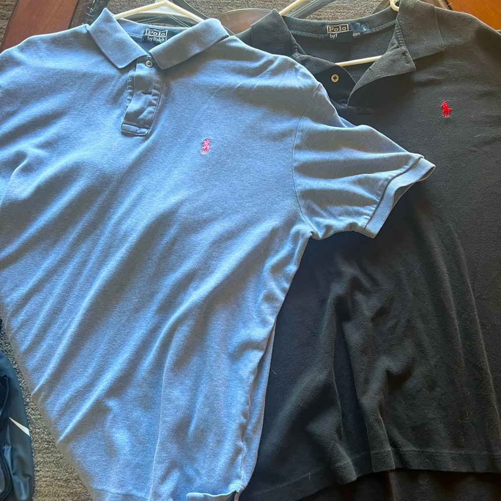 Two pack men’s Ralph Lauren polo shirts. Size large.